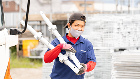 足場工事中の画像